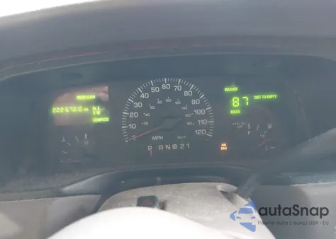 2002 Lincoln Town Car Executive из США, поврежденный, VIN 1LNHM81W42Y608998